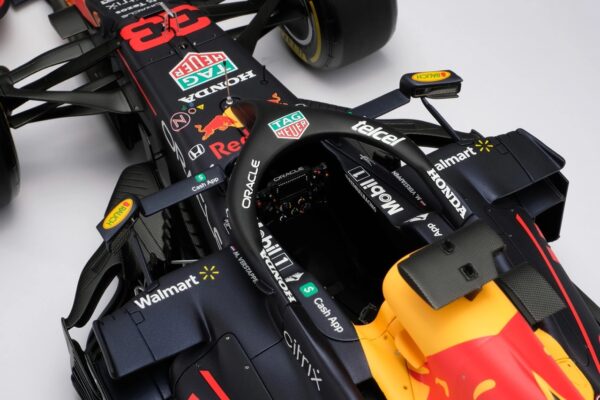 Amalgam 1:8 Red Bull RB16B Abu Dhabi 2021 Champion Max Verstappen Model