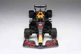 Amalgam 1:8 Red Bull RB16B Abu Dhabi 2021 Champion Max Verstappen Model