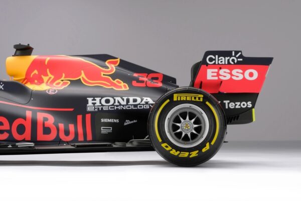 Amalgam 1:8 Red Bull RB16B Abu Dhabi 2021 Champion Max Verstappen Model