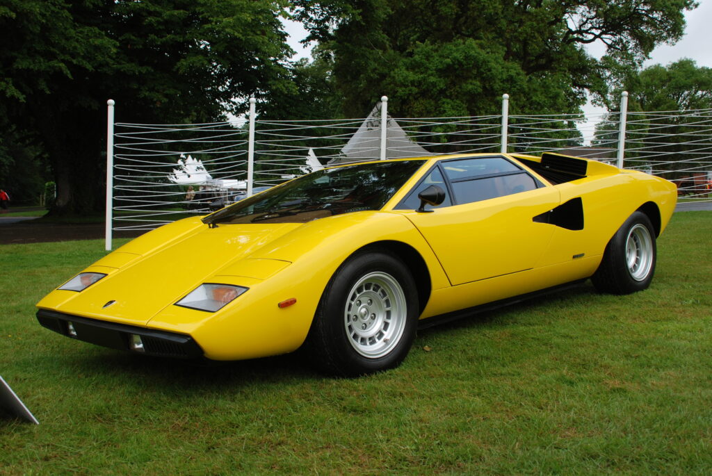 Lamborghini Countach vs Aventador: Un viaggio nel tempo e nella potenza