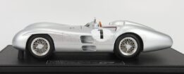 GP128E GP REPLICAS MERCEDES F1 W196 STREAMLINER JUAN MANUEL FANGIO 1954 WORLD CHAMPION RESIN MODEL.2