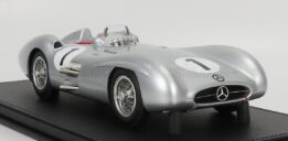 GP128E GP REPLICAS MERCEDES F1 W196 STREAMLINER JUAN MANUEL FANGIO 1954 WORLD CHAMPION RESIN MODEL.3