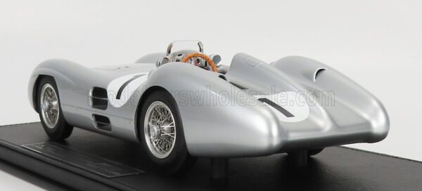 GP128E GP REPLICAS MERCEDES F1 W196 STREAMLINER JUAN MANUEL FANGIO 1954 WORLD CHAMPION RESIN MODEL.4