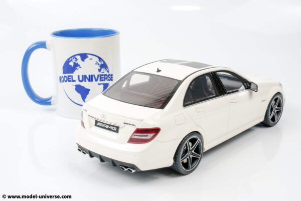 GT Spirit - 1:18 Mercedes-Benz C63 AMG Diamond White 2007 - Limited Edition Resin Model 15 GT Spirit - 1:18 Mercedes-Benz C63 AMG Diamond White 2007 - Limited Edition Resin Model