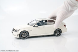 GT Spirit - 1:18 Mercedes-Benz C63 AMG Diamond White 2007 - Limited Edition Resin Model