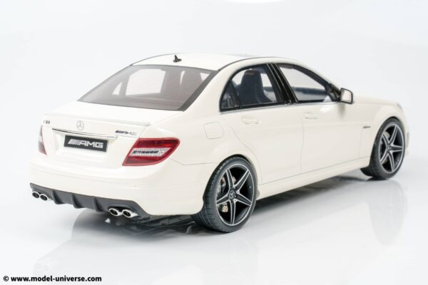 GT Spirit - 1:18 Mercedes-Benz C63 AMG Diamond White 2007 - Limited Edition Resin Model 20 GT Spirit - 1:18 Mercedes-Benz C63 AMG Diamond White 2007 - Limited Edition Resin Model