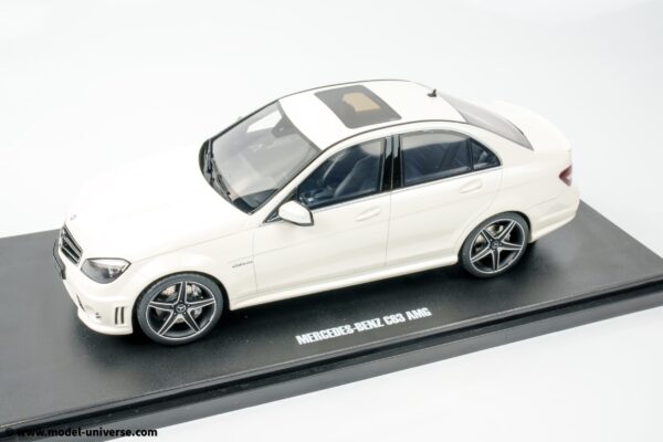 GT Spirit - 1:18 Mercedes-Benz C63 AMG Diamond White 2007 - Limited Edition Resin Model 16 GT Spirit - 1:18 Mercedes-Benz C63 AMG Diamond White 2007 - Limited Edition Resin Model