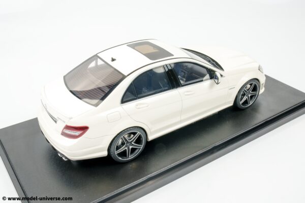 GT Spirit - 1:18 Mercedes-Benz C63 AMG Diamond White 2007 - Limited Edition Resin Model 17 GT Spirit - 1:18 Mercedes-Benz C63 AMG Diamond White 2007 - Limited Edition Resin Model