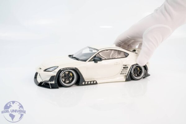 GT Spirit - 1:18 PANDEM Toyota GR86 Crystal White 2024 - Limited Edition Resin Model 11 GT Spirit - 1:18 PANDEM Toyota GR86 Crystal White 2024 - Limited Edition Resin Model
