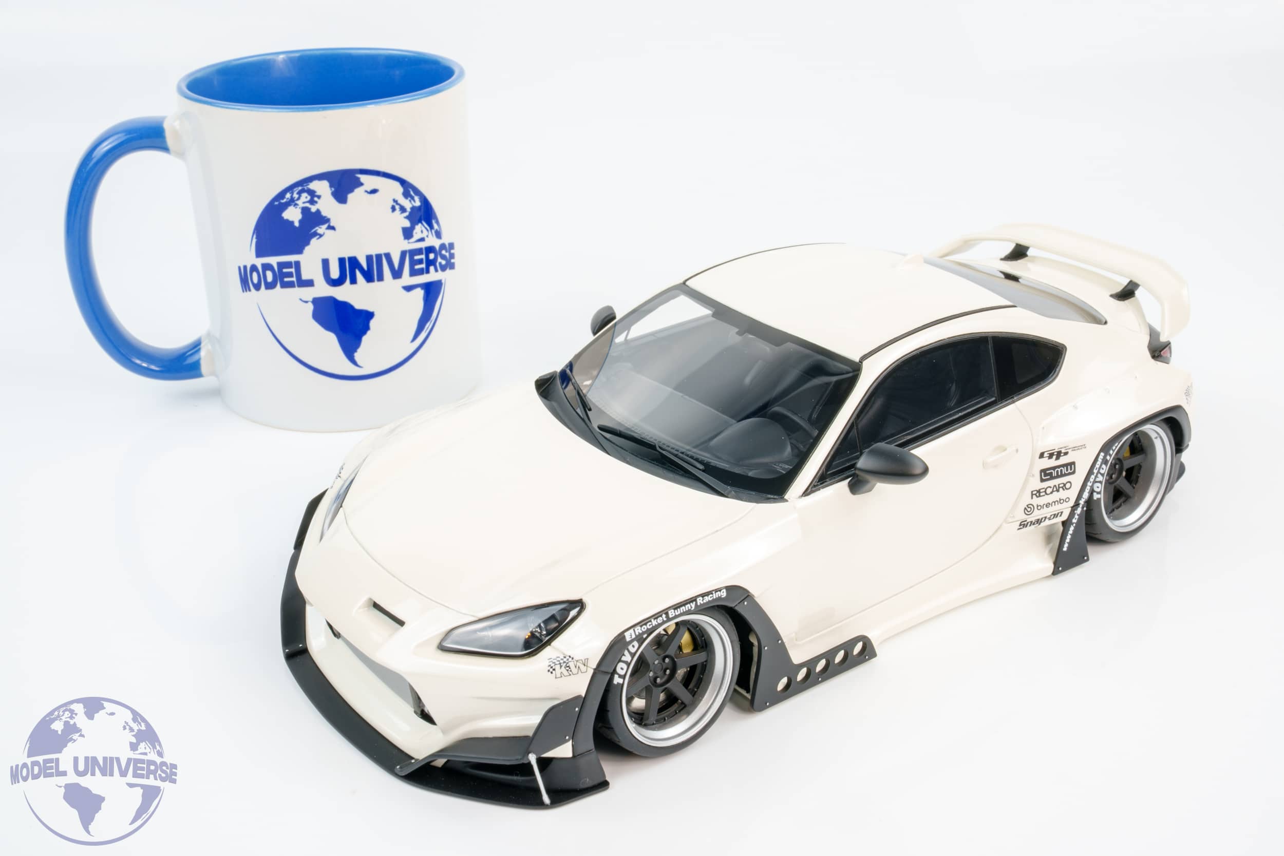 GT Spirit - 1:18 PANDEM Toyota GR86 Crystal White 2024 - Limited