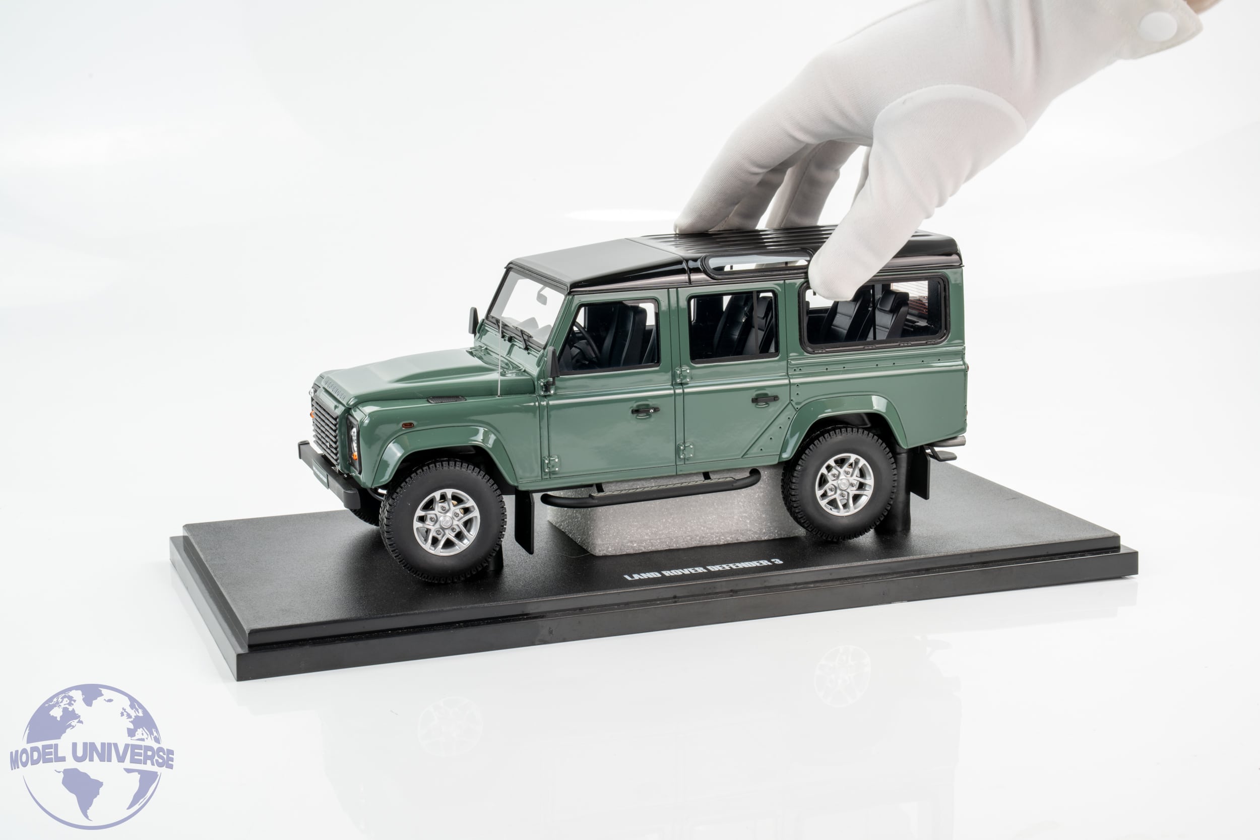 GT Spirit - 1:18 Land Rover Defender 110 Green 2016 - Limited Edition Resin Model 3 GT Spirit - 1:18 Land Rover Defender 110 Green 2016 - Limited Edition Resin Model
