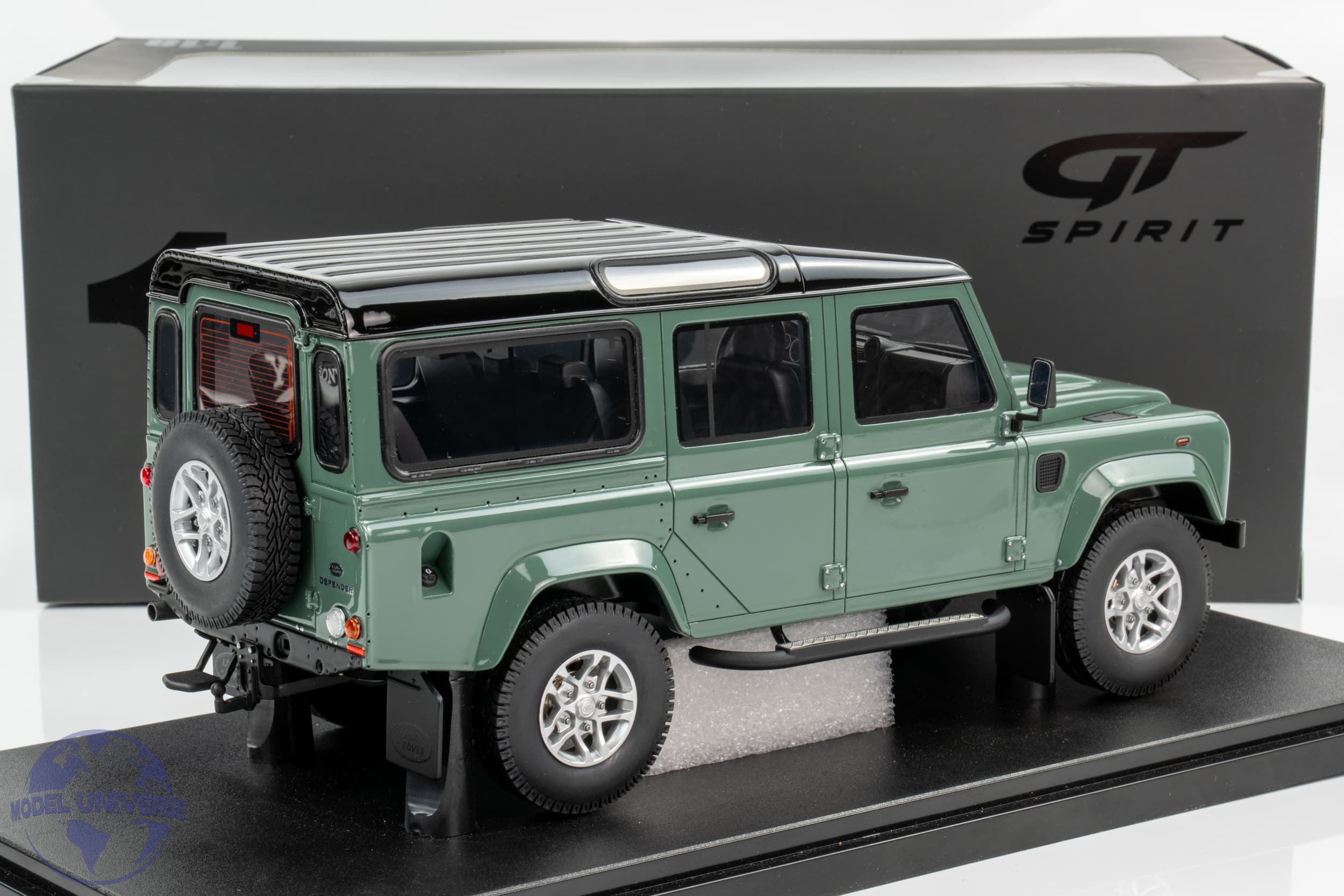 GT Spirit - 1:18 Land Rover Defender 110 Green 2016 - Limited Edition Resin Model 2 GT Spirit - 1:18 Land Rover Defender 110 Green 2016 - Limited Edition Resin Model
