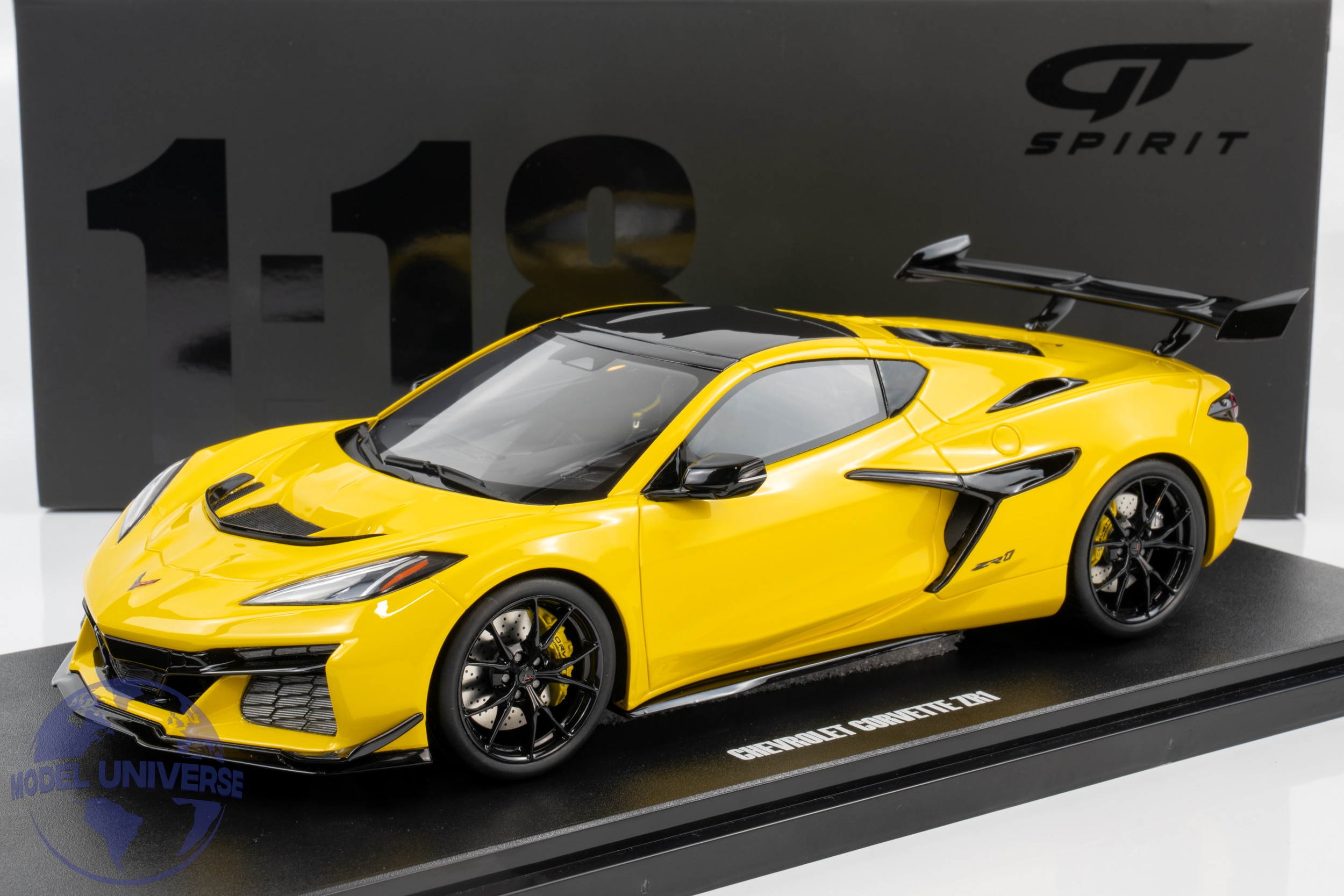 Corvette ボディ Goodwrench イエロー 約30cm Dale Earnhardt/ Andy Pilgrim / Corvette Racing 1:18 # 3 GM Raced