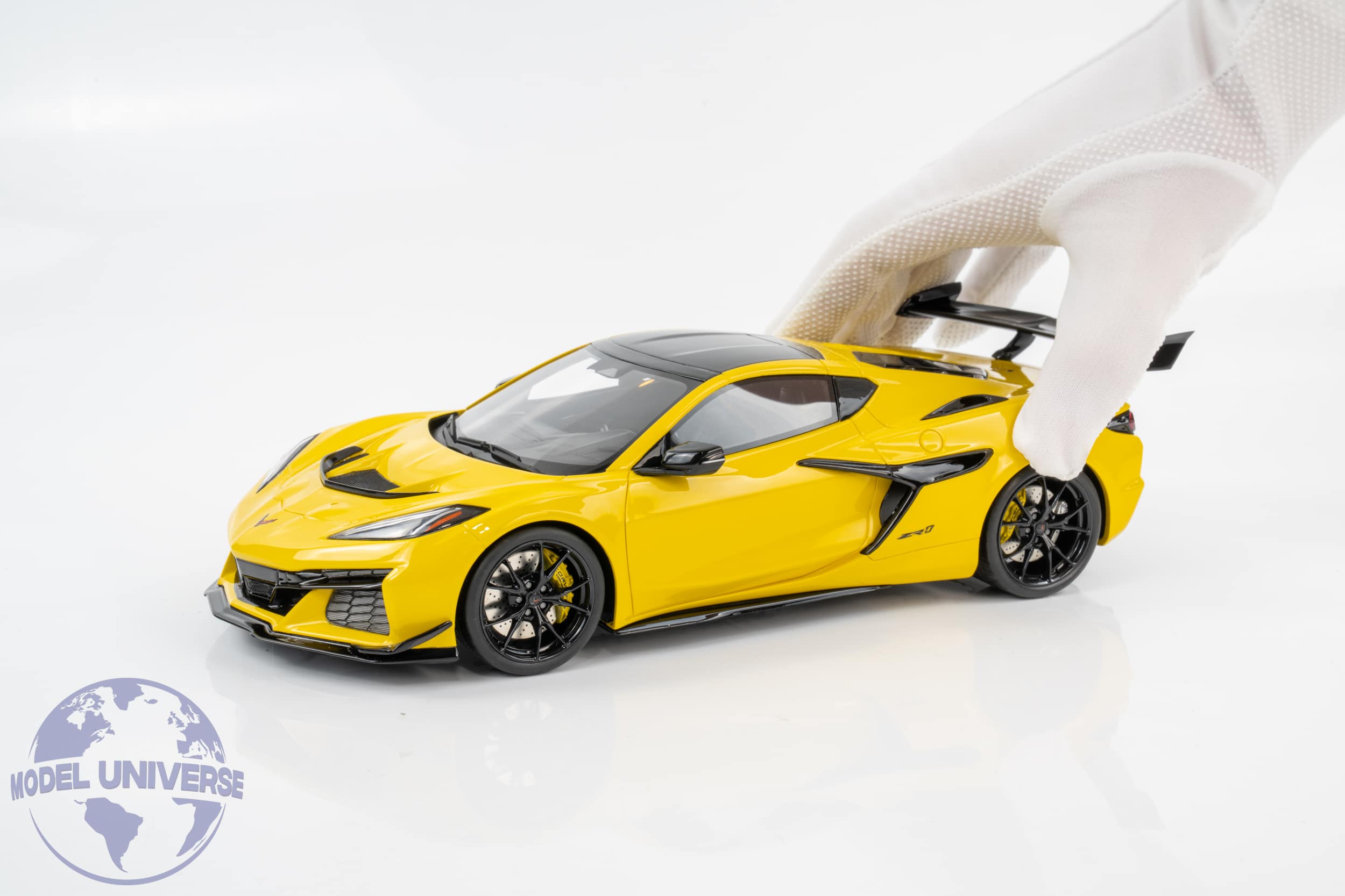 Corvette ボディ Goodwrench イエロー 約30cm Chevrolet Corvette C8 ZR1 1:18 model car GT Spirit GT528 - Modelkars