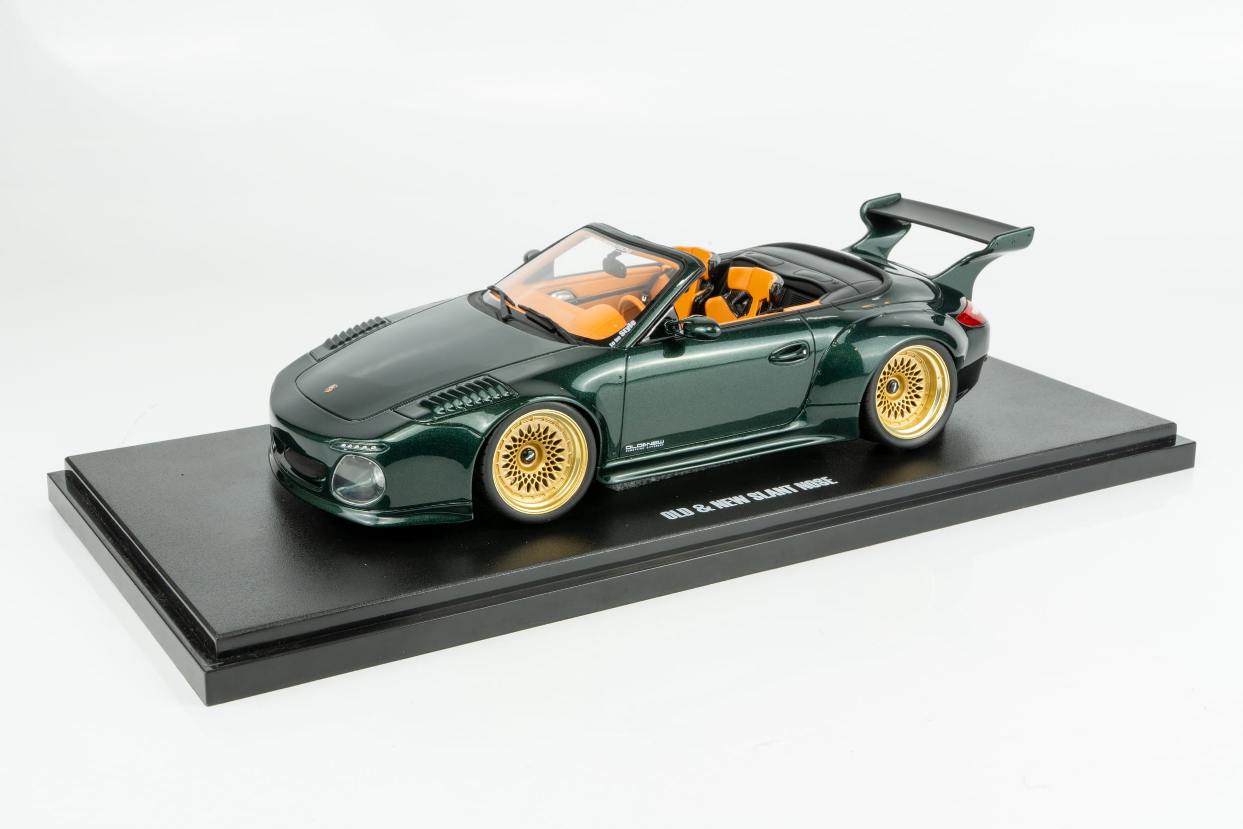 GT Spirit 1:18 Porsche 911 (997.2) Old & New Tokyo Auto Salon Green (GT548) Limited Edition Resin Model 4 GT Spirit 1:18 Porsche 911 (997.2) Old & New Tokyo Auto Salon Green (GT548) Limited Edition Resin Model - Image 4