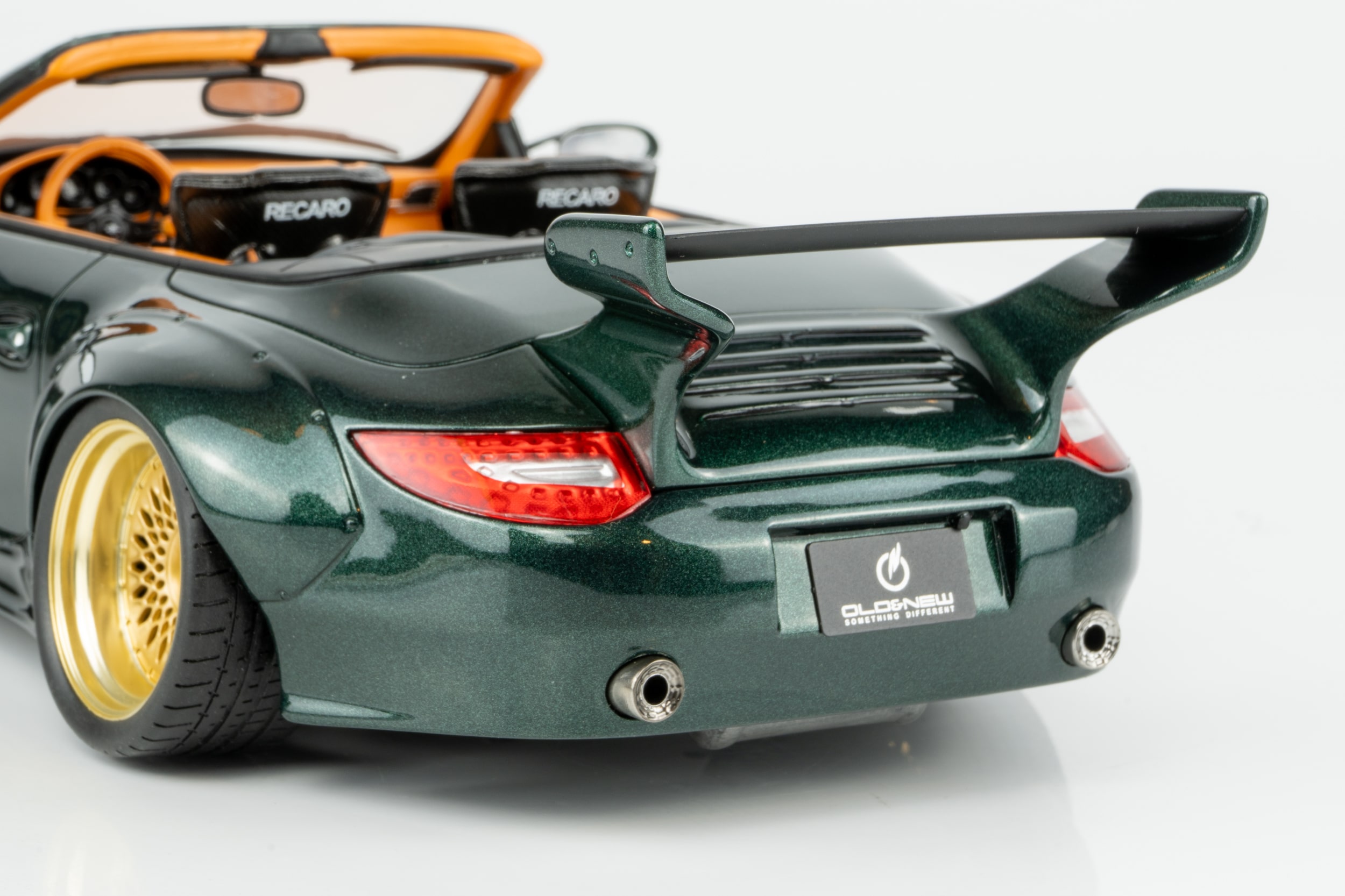 GT Spirit 1:18 Porsche 911 (997.2) Old & New Tokyo Auto Salon Green (GT548) Limited Edition Resin Model 7 GT Spirit 1:18 Porsche 911 (997.2) Old & New Tokyo Auto Salon Green (GT548) Limited Edition Resin Model - Image 7