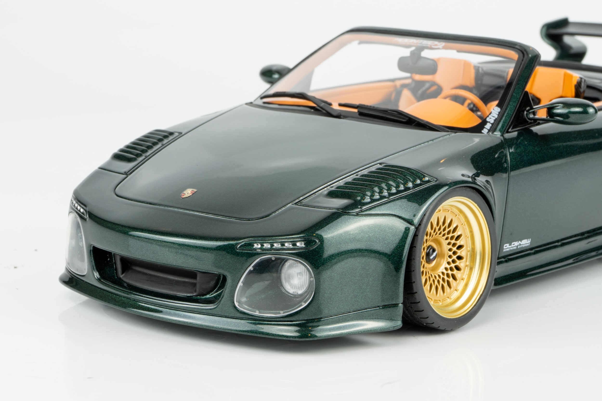 GT Spirit 1:18 Porsche 911 (997.2) Old & New Tokyo Auto Salon Green (GT548) Limited Edition Resin Model 6 GT Spirit 1:18 Porsche 911 (997.2) Old & New Tokyo Auto Salon Green (GT548) Limited Edition Resin Model - Image 6