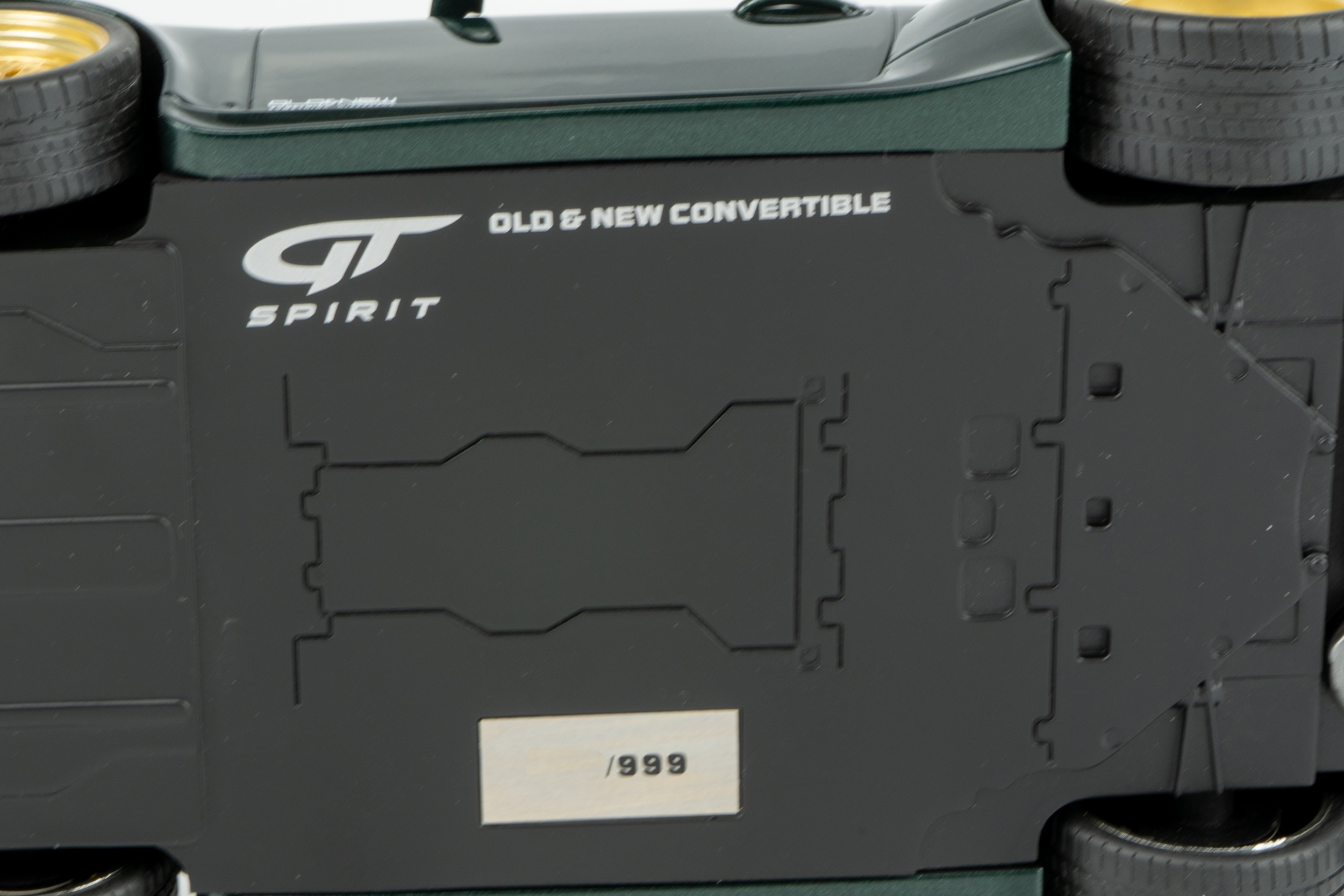 GT Spirit 1:18 Porsche 911 (997.2) Old & New Tokyo Auto Salon Green (GT548) Limited Edition Resin Model 8 GT Spirit 1:18 Porsche 911 (997.2) Old & New Tokyo Auto Salon Green (GT548) Limited Edition Resin Model - Image 8