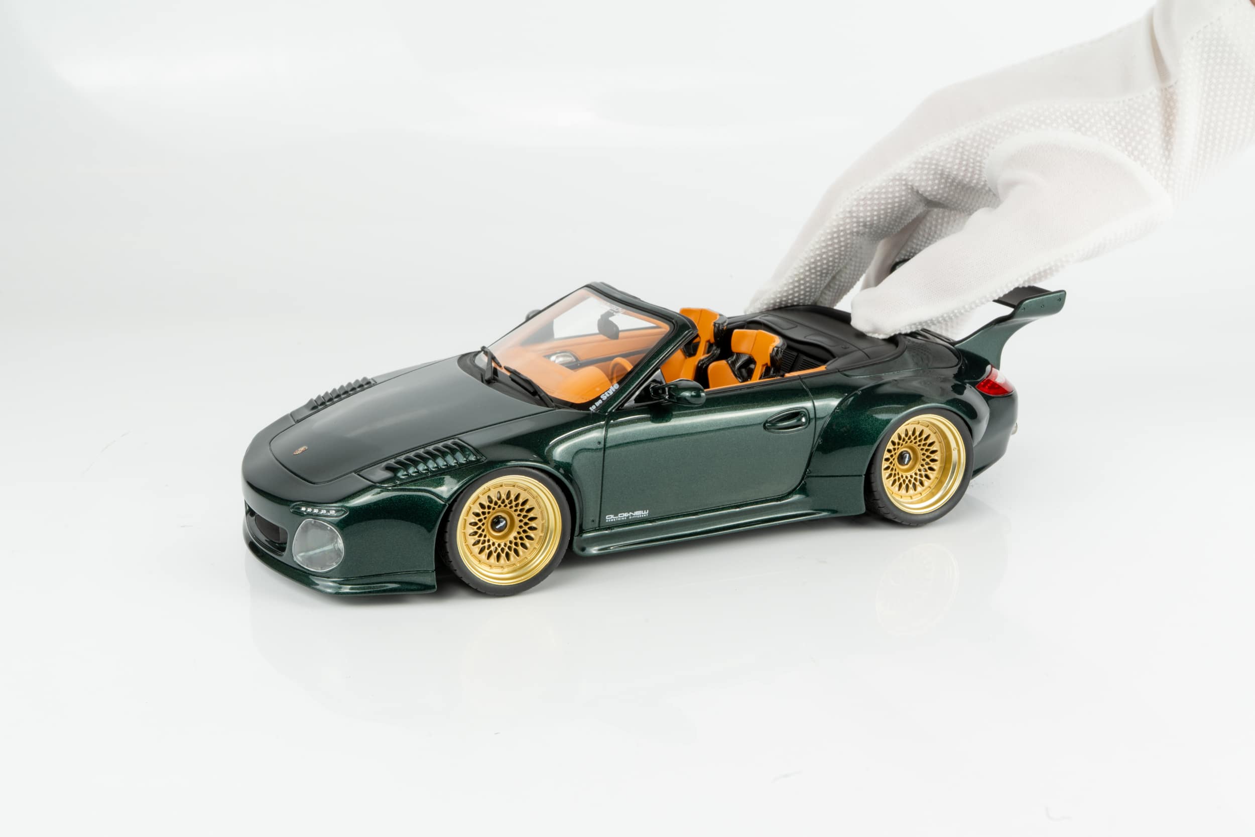GT Spirit 1:18 Porsche 911 (997.2) Old & New Tokyo Auto Salon Green (GT548) Limited Edition Resin Model 3 GT Spirit 1:18 Porsche 911 (997.2) Old & New Tokyo Auto Salon Green (GT548) Limited Edition Resin Model - Image 3