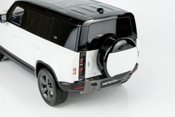 GT Spirit - 1:12 Land Rover Defender 110 P400X White 2021 (GT554) Limited Edition Resin Model 16 GT Spirit - 1:12 Land Rover Defender 110 P400X White 2021 (GT554) Limited Edition Resin Model