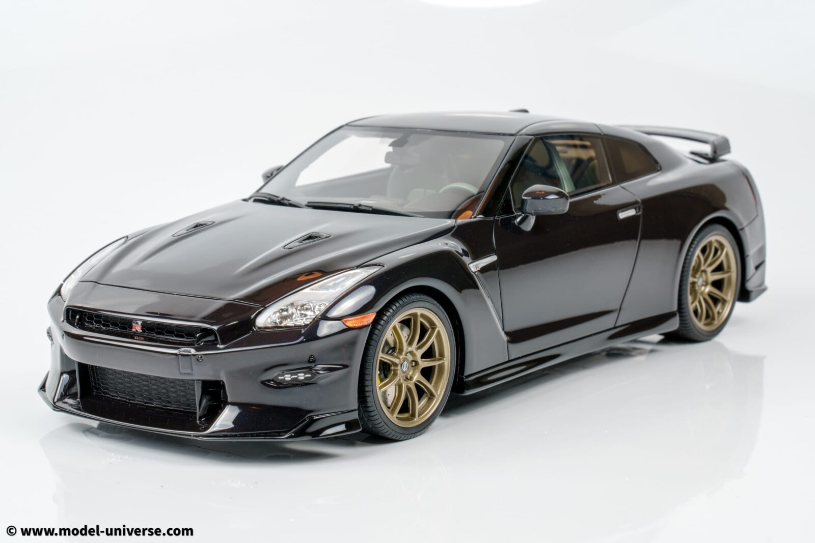 GT Spirit - 1:18 Nissan GT-R Takumi Edition Midnight Purple 2024