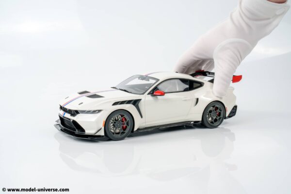 GT Spirit - 1:18 Ford Mustang GTD "Spirit of America" Performance White 2025 - Limited Edition Resin Model 11 GT Spirit - 1:18 Ford Mustang GTD