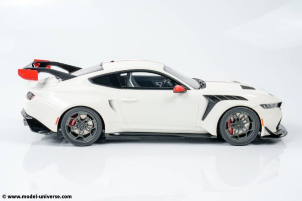 GT Spirit - 1:18 Ford Mustang GTD "Spirit of America" Performance White 2025 - Limited Edition Resin Model 16 GT Spirit - 1:18 Ford Mustang GTD