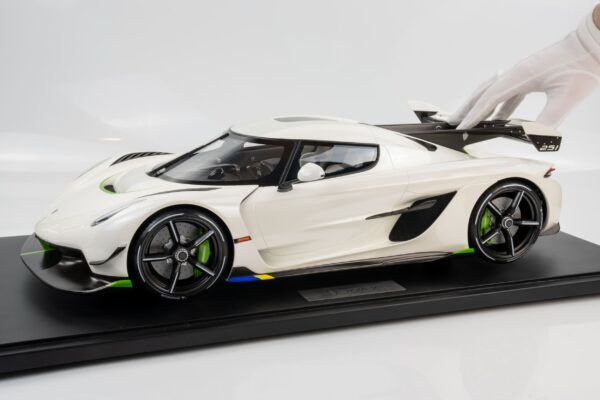 GT Spirit - 1:8 Koenigsegg Jesko White 2019 - Limited Edition Resin Model