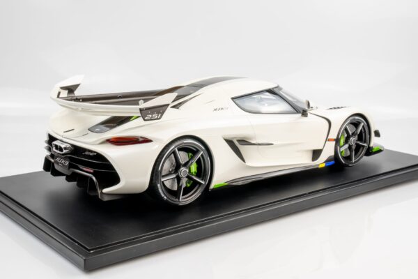 GT Spirit - 1:8 Koenigsegg Jesko White 2019 - Limited Edition Resin Model 11 GT Spirit - 1:8 Koenigsegg Jesko White 2019 - Limited Edition Resin Model