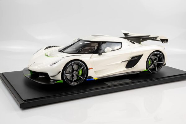 GT Spirit - 1:8 Koenigsegg Jesko White 2019 - Limited Edition Resin Model 17 GT Spirit - 1:8 Koenigsegg Jesko White 2019 - Limited Edition Resin Model