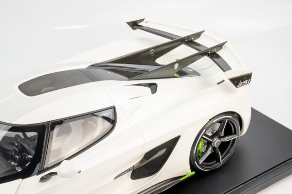 GT Spirit - 1:8 Koenigsegg Jesko White 2019 - Limited Edition Resin Model 13 GT Spirit - 1:8 Koenigsegg Jesko White 2019 - Limited Edition Resin Model