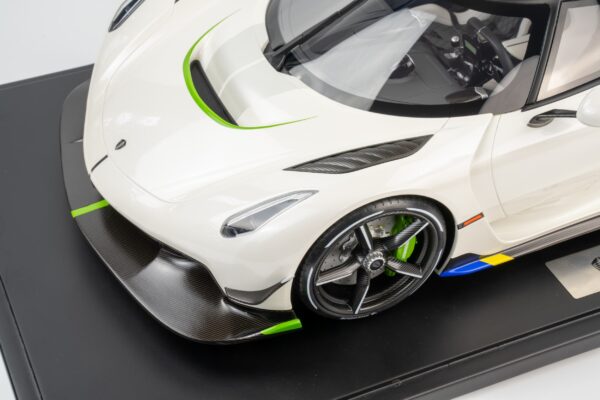 GT Spirit - 1:8 Koenigsegg Jesko White 2019 - Limited Edition Resin Model 16 GT Spirit - 1:8 Koenigsegg Jesko White 2019 - Limited Edition Resin Model