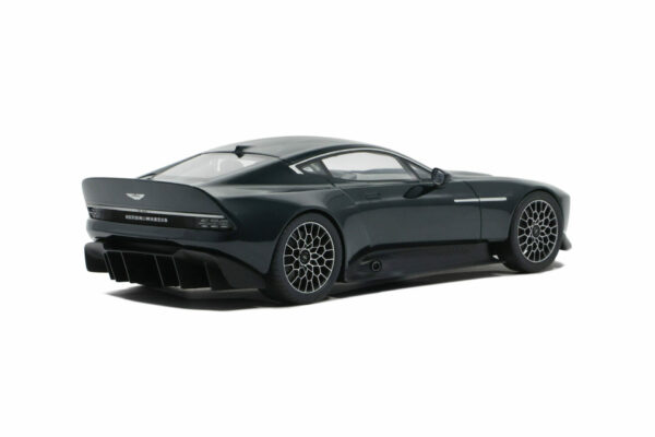 gt spirit - 1:18 aston martin victor pentland green (2021)