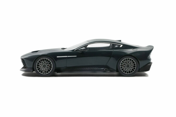 gt spirit - 1:18 aston martin victor pentland green (2021)