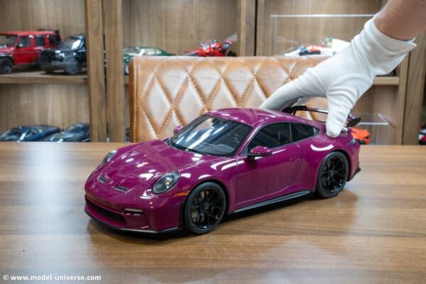 GT Spirit - 1:12 Porsche 911 (992) GT3 Ruby Star Neo 2021 (GT536) - Limited Edition Resin Model