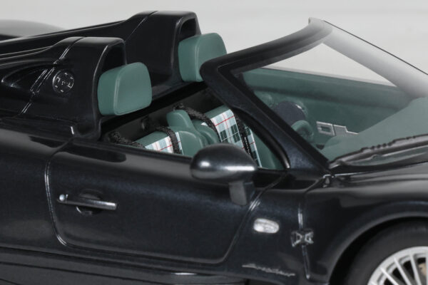 GT Spirit 1:18 Mercedes-Benz CLK-GTR Roadster Grey 1999 (GT960) Limited Edition Resin Model 18 GT Spirit 1:18 Mercedes-Benz CLK-GTR Roadster Grey 1999 (GT960) Limited Edition Resin Model