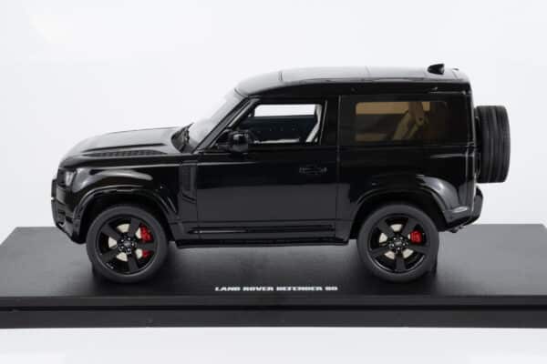 GT Spirit 1:18 Land Rover Defender 90 P400 X-Dynamic HSE Black 2021 (GT992) Limited Edition Resin Model 14 GT Spirit 1:18 Land Rover Defender 90 P400 X-Dynamic HSE Black 2021 (GT992) Limited Edition Resin Model