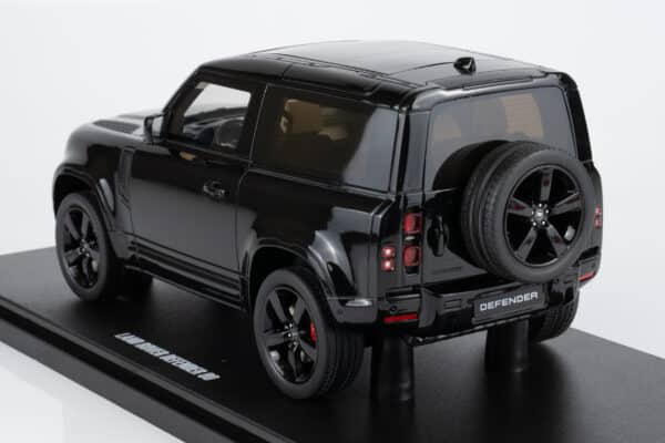 GT Spirit 1:18 Land Rover Defender 90 P400 X-Dynamic HSE Black 2021 (GT992) Limited Edition Resin Model 13 GT Spirit 1:18 Land Rover Defender 90 P400 X-Dynamic HSE Black 2021 (GT992) Limited Edition Resin Model