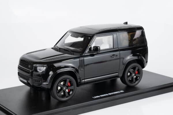 GT Spirit 1:18 Land Rover Defender 90 P400 X-Dynamic HSE Black 2021 (GT992) Limited Edition Resin Model 17 GT Spirit 1:18 Land Rover Defender 90 P400 X-Dynamic HSE Black 2021 (GT992) Limited Edition Resin Model