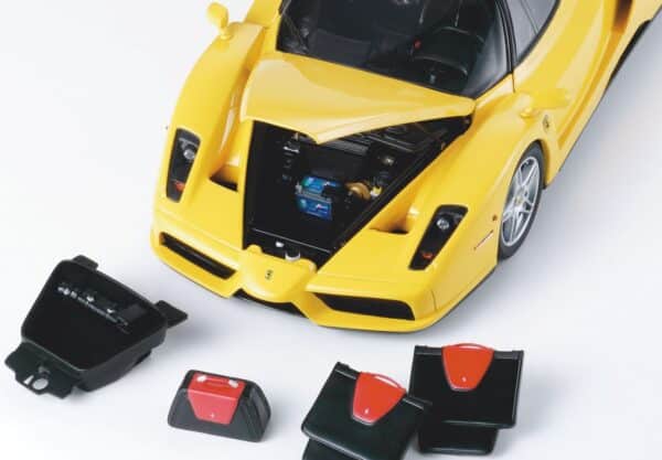BBR 1:18 Ferrari Enzo Giallo Modena - Silver Wheels (HE182507) Limited Edition Diecast Model (Polyfoam Edition) 6 BBR 1:18 Ferrari Enzo Giallo Modena - Silver Wheels (HE182507) Limited Edition Diecast Model (Polyfoam Edition)