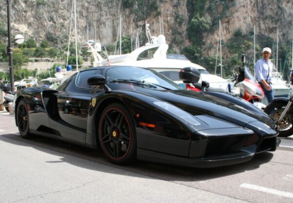 BBR 1:18 Ferrari Enzo Nero DS - Black & Red Wheels (HE182509B) Limited Edition Diecast Model (Polyfoam Edition)