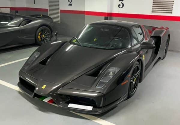 BBR 1:18 Ferrari Enzo Full Carbon - Italian Flag (HE182543) Limited Edition Diecast Model (Polyfoam Edition)