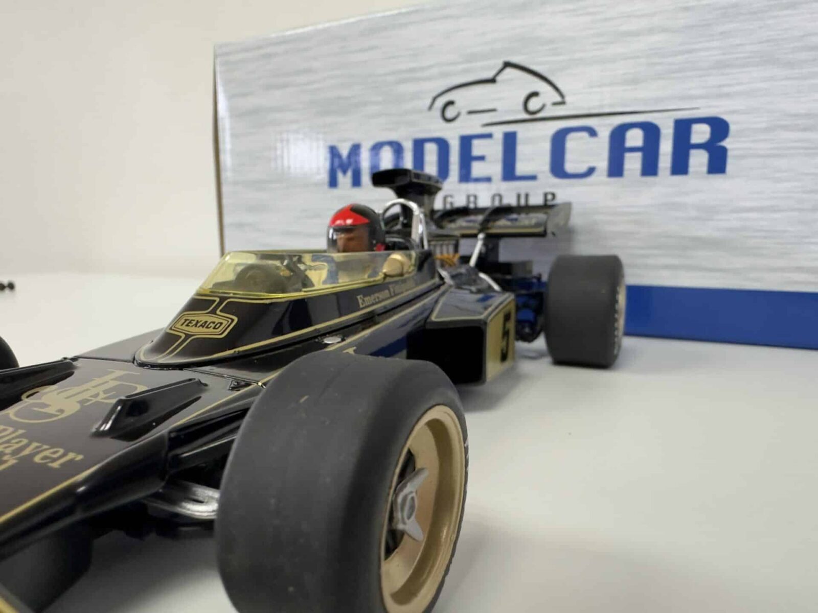 MCG - 1:18 Lotus 72D #5 JPS Emerson Fittipaldi 1972 Spanish GP