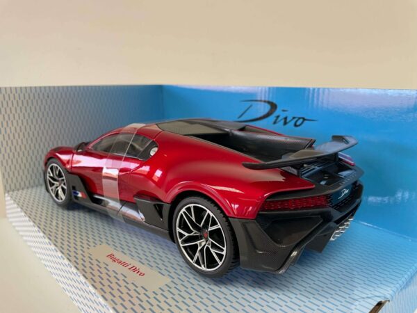 Bburago 1/18 Bugatti Divo Red Diecast Model Car