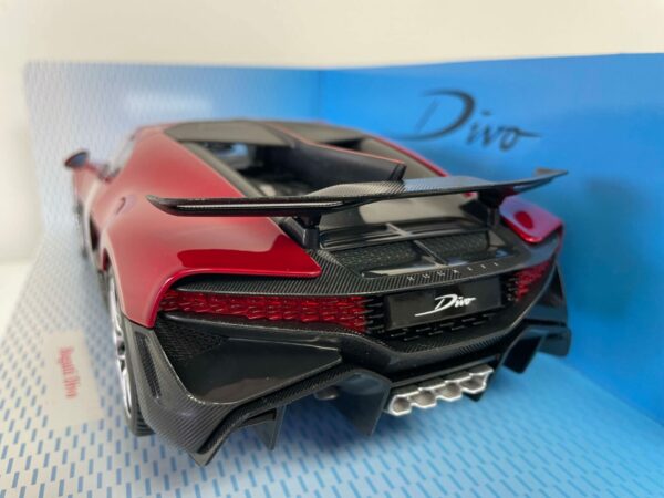 Bburago 1/18 Bugatti Divo Red Diecast Model Car