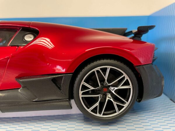 Bburago 1/18 Bugatti Divo Red Diecast Model Car