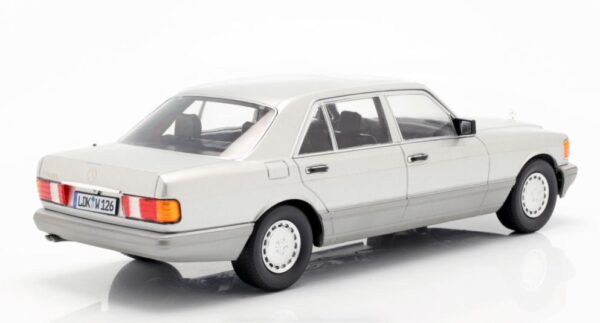 iScale 1/18 Mercedes 560 SEL Silver Diecast Model Car 11859