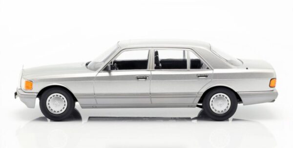 iScale 1/18 Mercedes 560 SEL Silver Diecast Model Car 11859