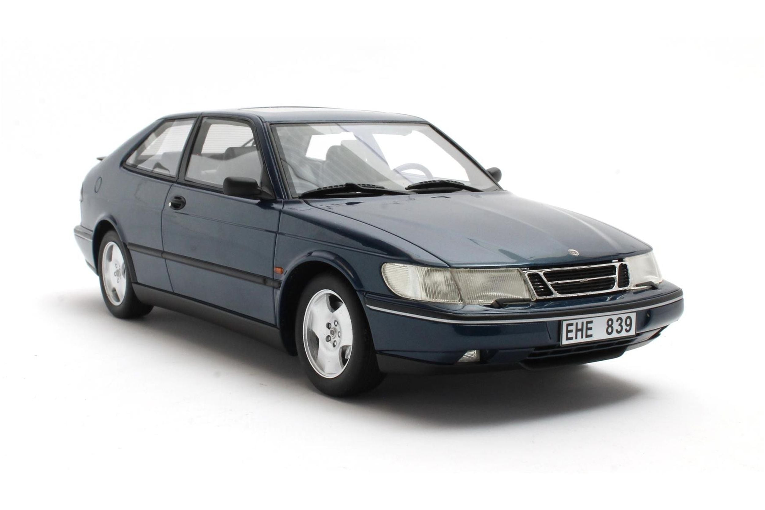 Cult Scale 1:18 Saab 900 SE Turbo 1994 Blue Metallic (CML190-1) Limited Edition Resin Model 5 Cult Scale 1:18 Saab 900 SE Turbo 1994 Blue Metallic (CML190-1) Limited Edition Resin Model - Image 5