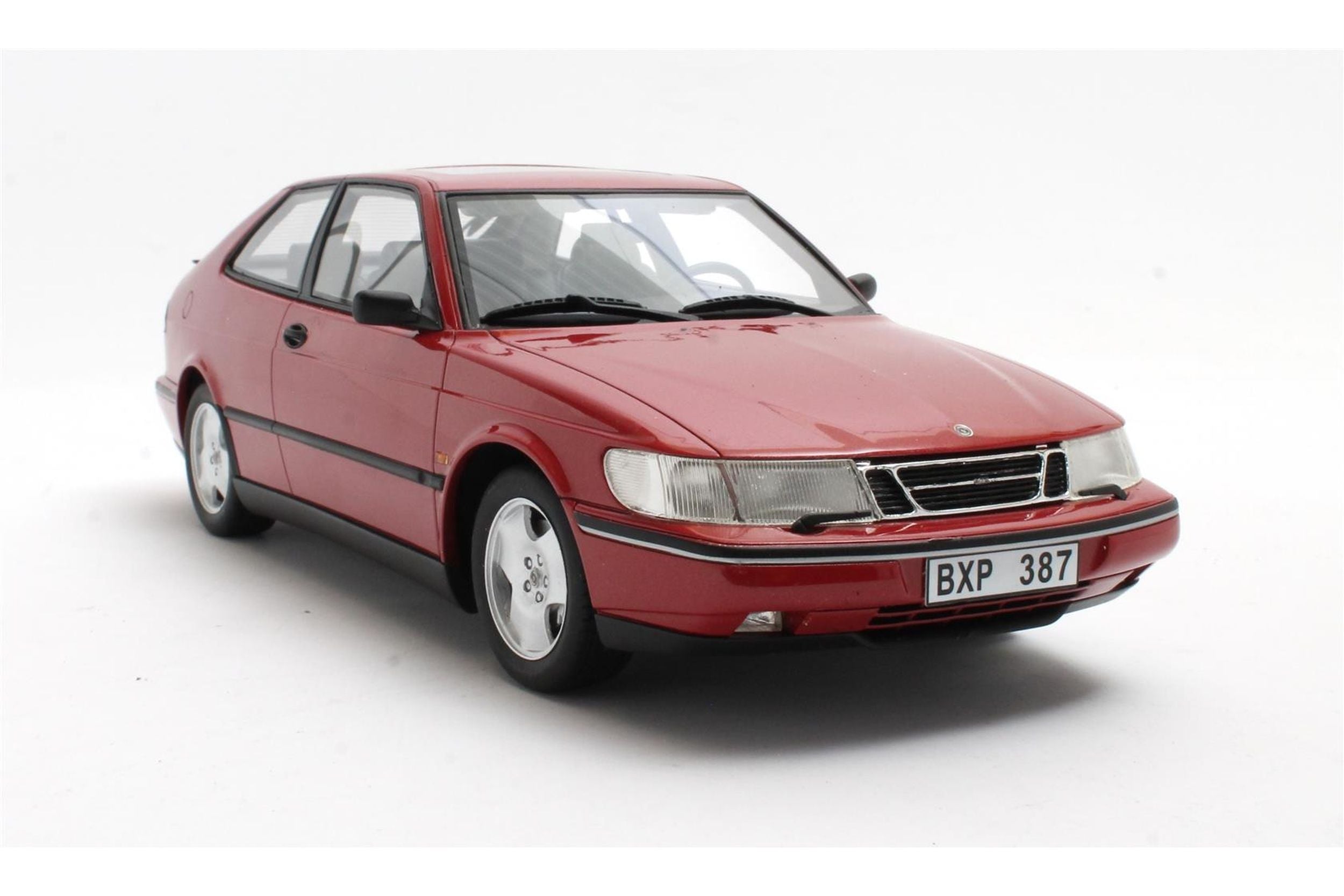 Cult Scale 1:18 Saab 900 SE Turbo 1994 Red (CML190-3) Limited Edition Resin Model 5 Cult Scale 1:18 Saab 900 SE Turbo 1994 Red (CML190-3) Limited Edition Resin Model - Image 5